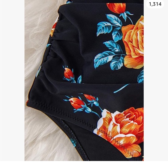 CUPSHE Women's One Piece Swimsuit Twist Cutout Front Crisscross Lace Up Back - Picture 5 of 7